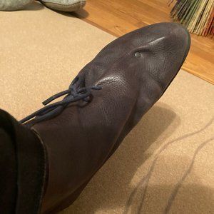 Purple leather side-tie shoes